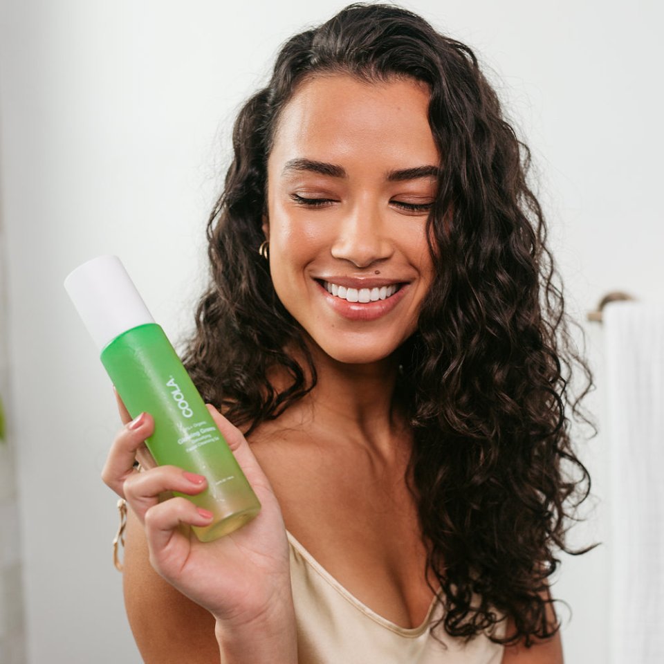 COOLA Glowing Greens Detoxifying Facial Cleansing Gel - Beauty-Addict.com