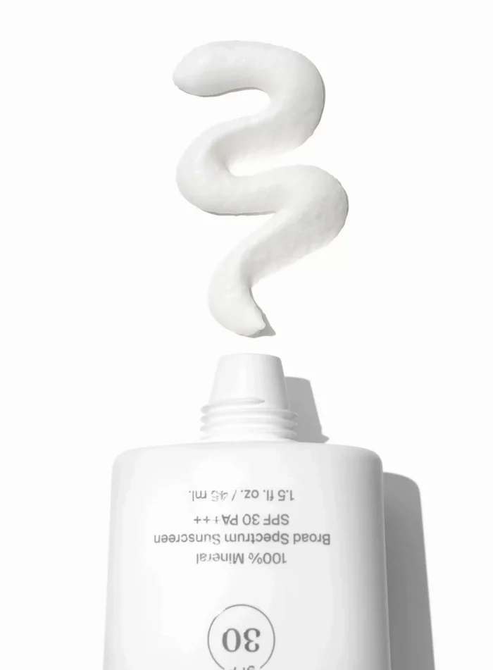 supergoop-mineral-sheerscreen-spf-30-applicator