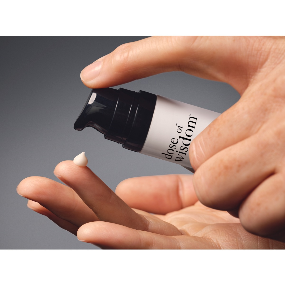 99350199274-6 Philosophy Dose Of Wisdom Dark Circle Brightening Eye Cream - Image 5