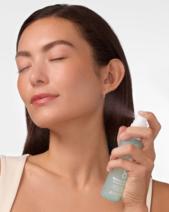 Coola Classic Makeup Setting Spray SPF30 - Image 3
