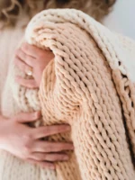 Little Giraffe Shaker Chunky Knit Blanket - Image 2