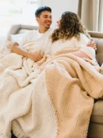Little Giraffe Shaker Chunky Knit Blanket - Image 9
